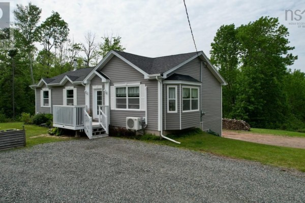 Living room - 10205 204 Highway, South Victoria, NS B0M1P0 Photo 2