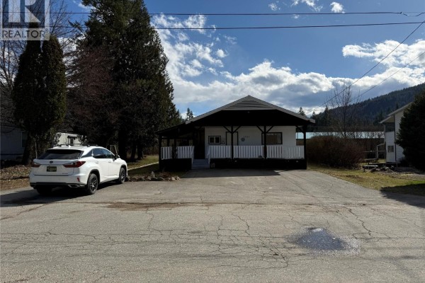 Primary Bedroom - 1021 Garden Road, South Slocan, BC V0G2G1 Photo 2