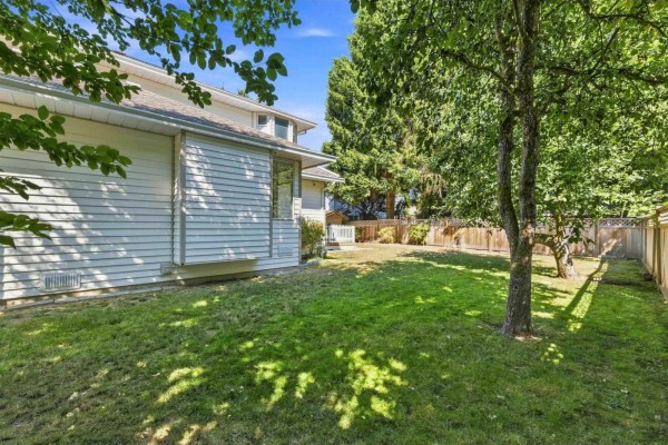 10220 146 Street, Surrey, BC V3R3S9 Photo 3