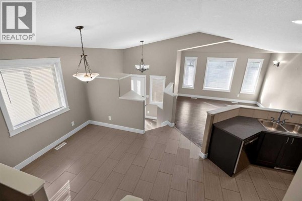 3pc Bathroom - 10229 85a Street, Grande Prairie, AB T8X0K1 Photo 4