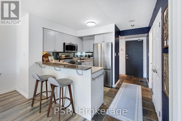 Living room - 1023 - 230 King Street E, Toronto, ON M5A1K5 Photo 4