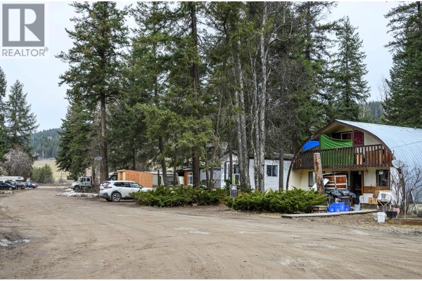 1023 Scott Drive, Clearwater, BC V0E1N1 Photo 4
