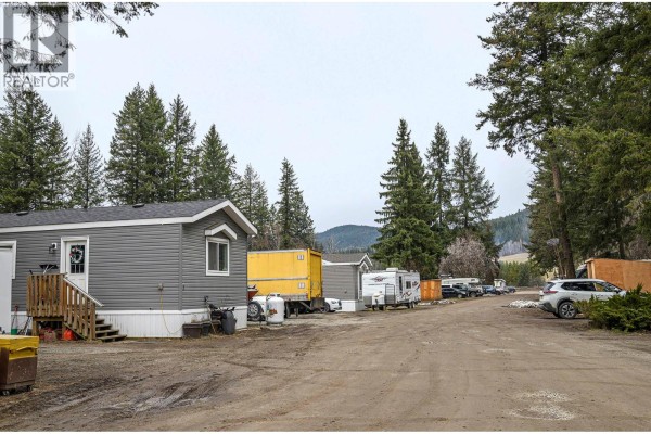 1023 Scott Drive, Clearwater, BC V0E1N1 Photo 5