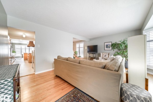 Dining room - 10231 46 St Nw, Edmonton, AB T6A1X9 Photo 2