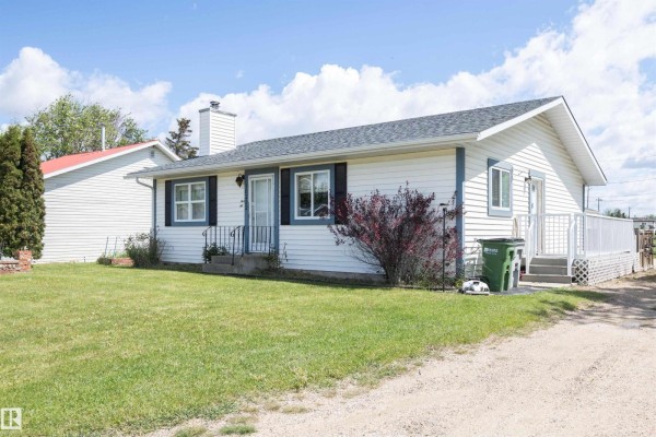 Kitchen - 10232 101 St, Westlock, AB T7P1X9 Photo 3