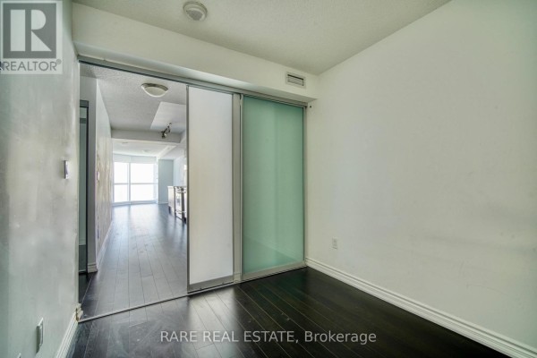Primary Bedroom - 1024 - 386 Yonge Street, Toronto, ON M6B0A5 Photo 4
