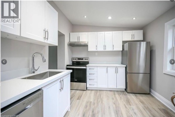 3pc Bathroom - 1024 Cannon Street E, Hamilton, ON L8L2H6 Photo 2