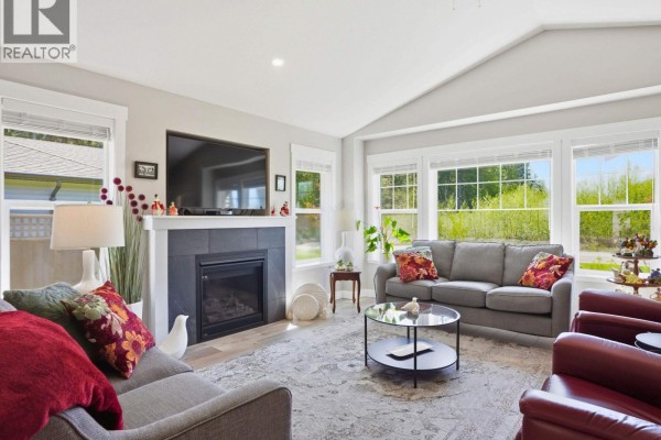 1024 Celia Crescent, Gibsons, BC V0N1V7 Photo 4