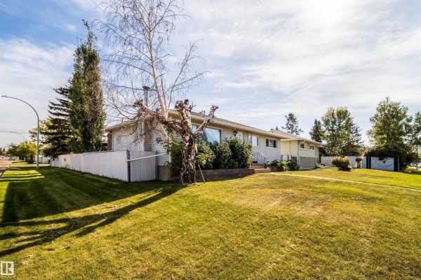 Family room - 10245 160 St Nw, Edmonton, AB T5P3G1 Photo 4
