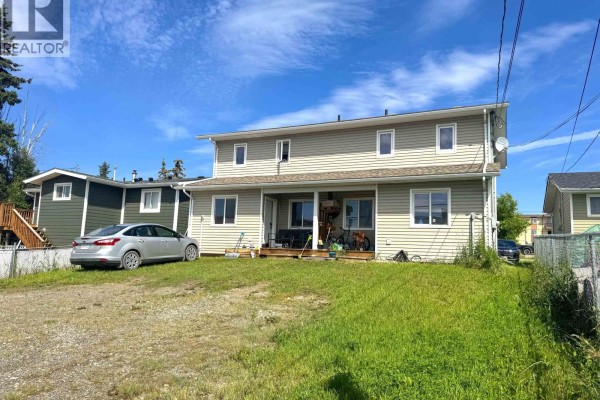 Living room - 10247 102 Avenue, Fort St  John, BC V1J2E4 Photo 2