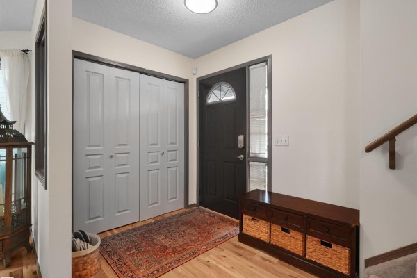 Family room - 1025 Graham Ct Nw, Edmonton, AB T5T6L4 Photo 4
