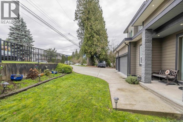 1025 Ranch Park Way, Coquitlam, BC V3C2J2 Photo 5