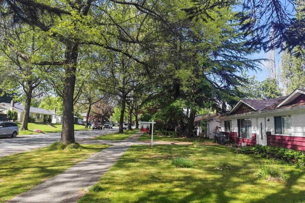 10256 143a Street, Surrey, BC V3T5A9 Photo 2