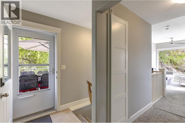 1027 James Hockey Place, Kelowna, BC, photo 3