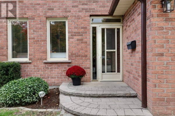 Dining room - 1027 Serdica Court, Mississauga, ON L5H4H9 Photo 2