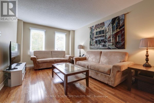 Kitchen - 1027 Serdica Court, Mississauga, ON L5H4H9 Photo 3