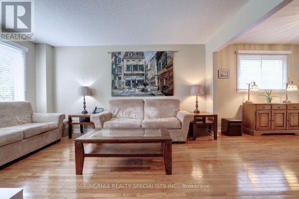 Eating area - 1027 Serdica Court, Mississauga, ON L5H4H9 Photo 4
