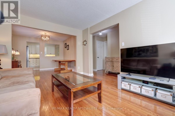 Primary Bedroom - 1027 Serdica Court, Mississauga, ON L5H4H9 Photo 5