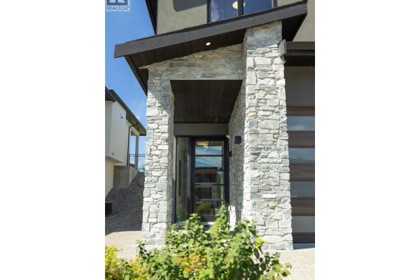 Foyer - 10272 Long Road, Lake Country, BC V4V0A9 Photo 4