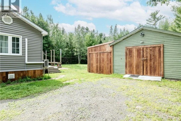 Living room - 10274 Route 134, Saint Louis De Kent, NB E4X2K9 Photo 5