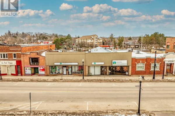 1028 2nd Avenue E, Owen Sound, ON, photo 2