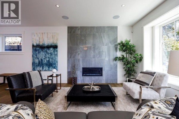 1028 Calverhall Street, North Vancouver, BC V7L1Y3 Photo 3