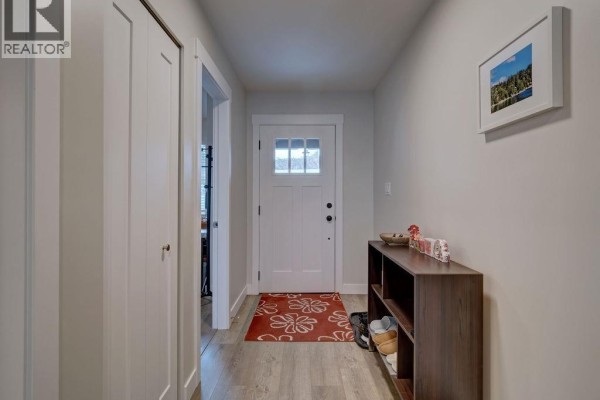 1028 Celia Crescent, Gibsons, BC V0N1V7 Photo 4