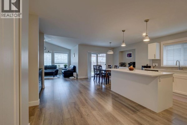 1028 Celia Crescent, Gibsons, BC V0N1V7 Photo 5