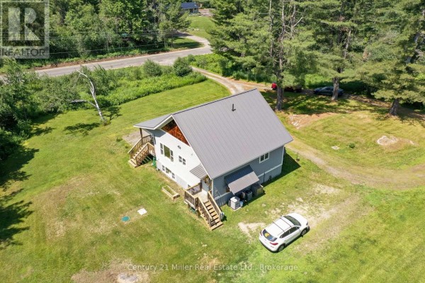 Primary Bedroom - 1028 Medora Lake Road, Muskoka Lakes, ON P0B1J0 Photo 3