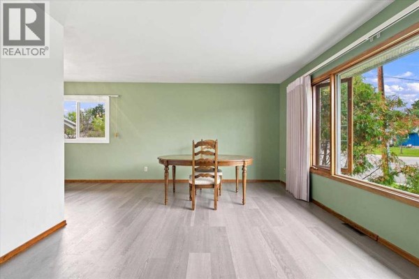 Kitchen - 10281 111 Avenue, Grande Prairie, AB T8V1T7 Photo 3