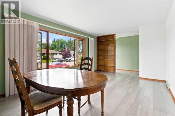 Dining room - 10281 111 Avenue, Grande Prairie, AB T8V1T7 Photo 4