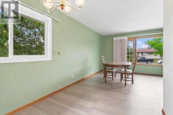 Living room - 10281 111 Avenue, Grande Prairie, AB T8V1T7 Photo 5