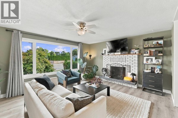 Foyer - 1029 Quesnel Road, Kelowna, BC V1Y3J4 Photo 5