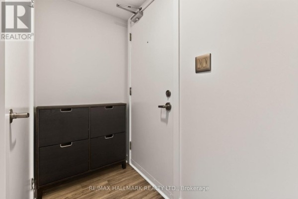 103 - 21 Earl Street, Toronto, ON M4Y3C8 Photo 4