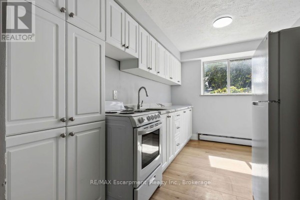 103 - 2393 New Street, Burlington