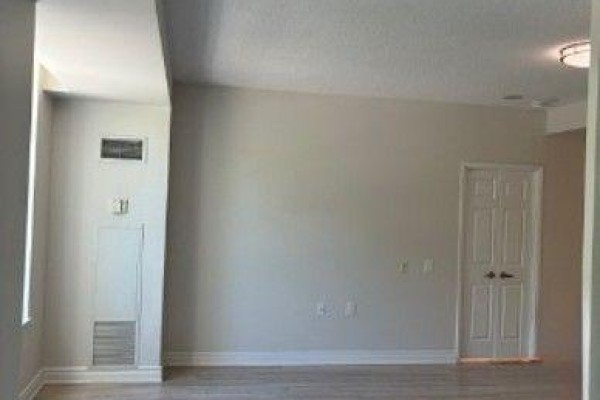 Eating area - 103 - 2800 Warden Avenue, Toronto, ON M1W3Z6 Photo 4