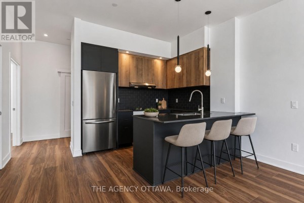 Living room - 103 - 3085 Riverside Drive, Ottawa, ON K1V9R2 Photo 5