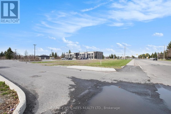 103 & 104 - 2500 St Laurent Boulevard, Ottawa, ON K1H1B1 Photo 3