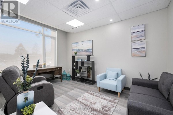 103 & 104 - 2500 St Laurent Boulevard, Ottawa, ON K1H1B1 Photo 4