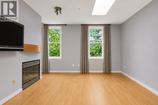 103 108 W Esplanade, North Vancouver, BC V7M3M8 Photo 4