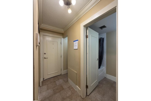 Kitchen - #103 11916 104 St Nw, Edmonton, AB T5G2L2 Photo 3