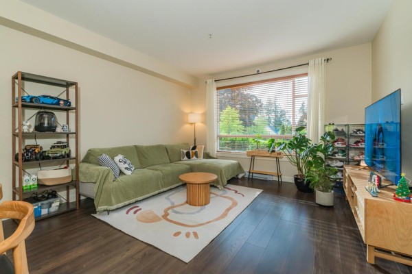 103 14588 Mcdougall Drive, Surrey, BC, photo 2