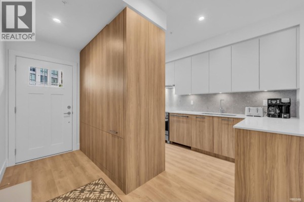 103 2320 Emery Court, North Vancouver, BC V7J0G3 Photo 4