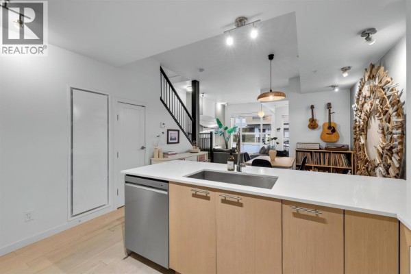 103 2715 Spring Street, Port Moody, BC V3H0H3 Photo 2