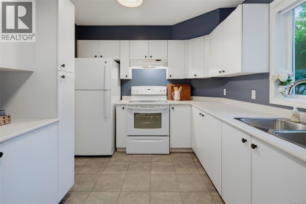 Kitchen - 103 494 Marsett Pl, Saanich, BC V8Z7J1 Photo 5