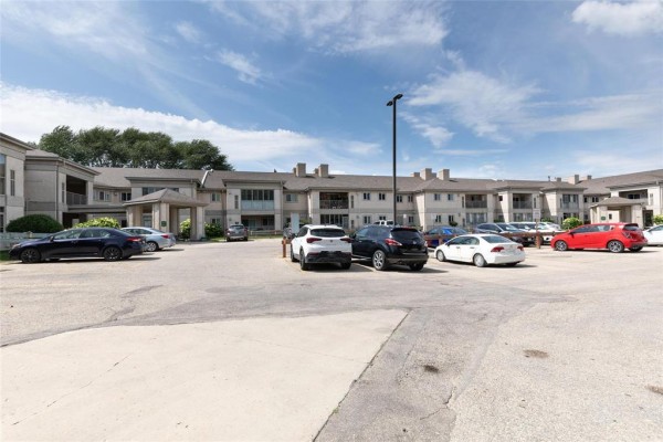 Living room - 103 500 Cathcart Street, Winnipeg, MB R3R3V6 Photo 2