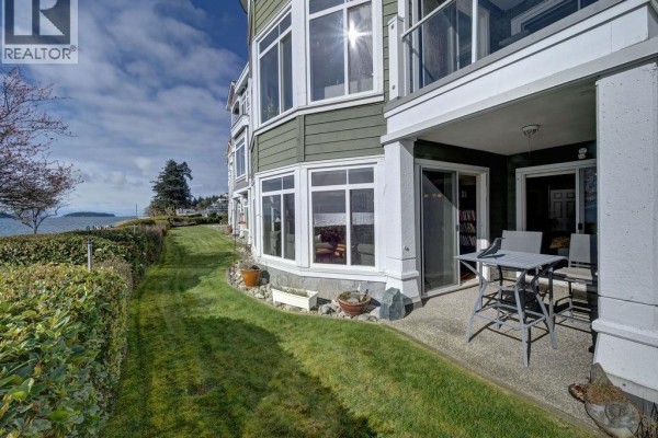 103 5470 Inlet Avenue, Sechelt, BC, photo 2