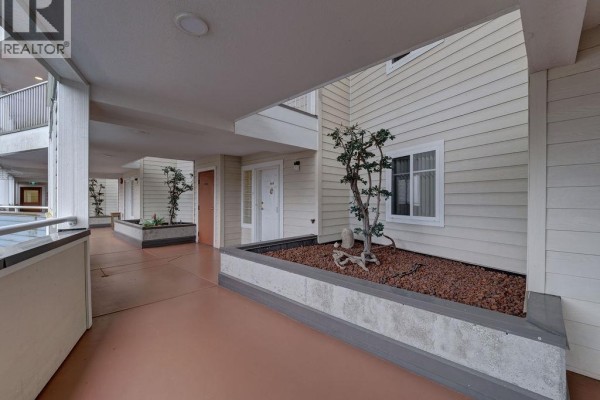 103 5470 Inlet Avenue, Sechelt, BC, photo 3