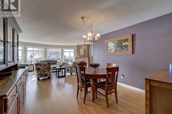 103 5470 Inlet Avenue, Sechelt, BC V7Z0H4 Photo 4