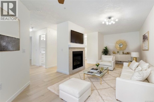 Ensuite - 103 689 Bay St, Victoria, BC V8T2H1 Photo 2